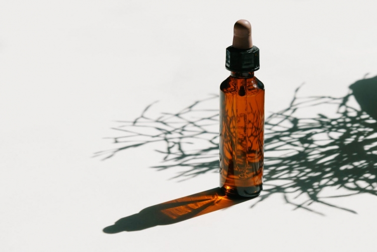 Óleos Essenciais Afrodisíacos: Aromas que Inspiram Paixão e Bem-Estar Óleos Essenciais Afrodisíacos: Aromas que Inspiram Paixão e Bem-Estar